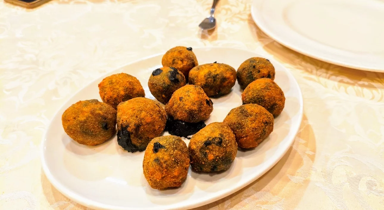 Croquetas de chipirones en su tinta