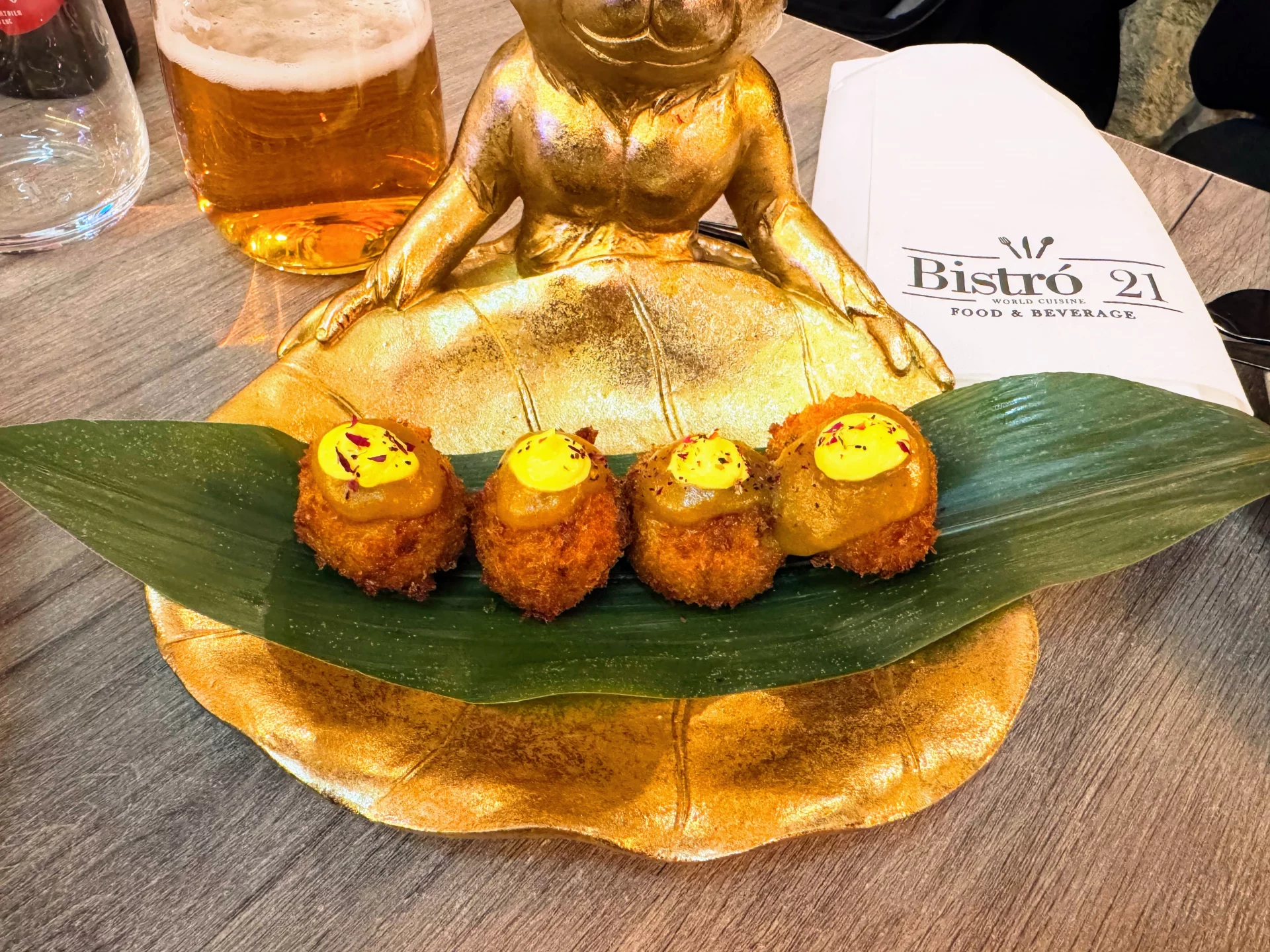 Croquetas de pollo al curry con manzana asada y Ali oli de plátano