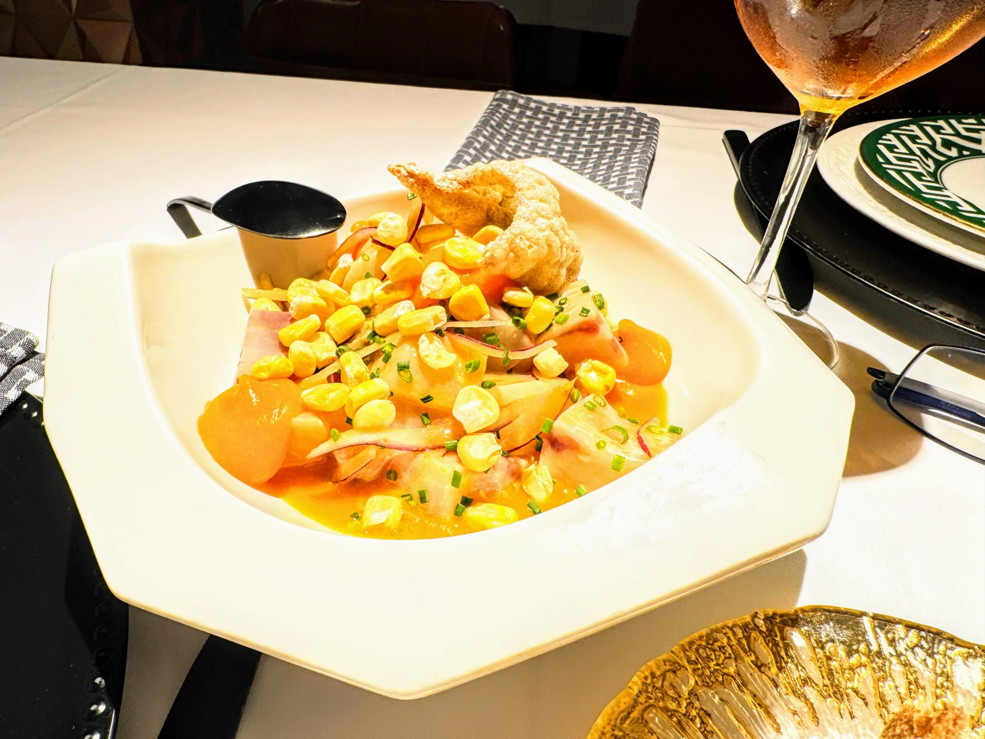 Ceviche de lubina con maracuyá y puré de boniato