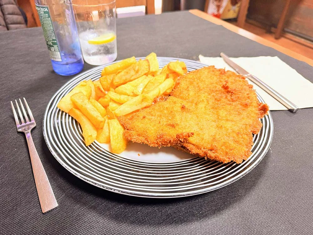 Cachopo de Ternera con Cecina, Queso de Los Beyos y Dulce de Manzana